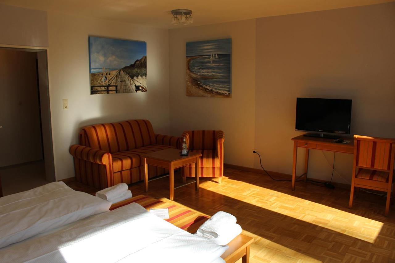Hotel Zur Treene Schwabstedt Exterior photo